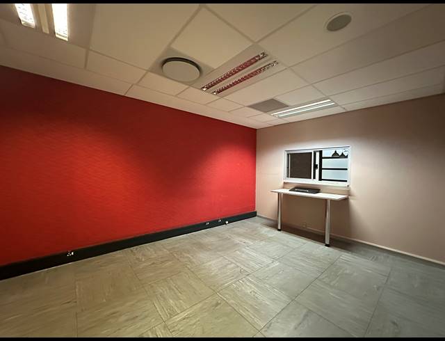 493.70M² OFFICE TO LET IN HIGHVELD